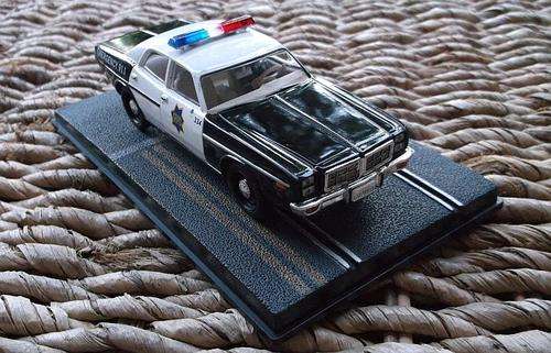 JAMES BOND 007 DIE CAST METAL MODEL FROM A VIEW TO A KILL ....DODGE MONACO....ACTION SCENE !!