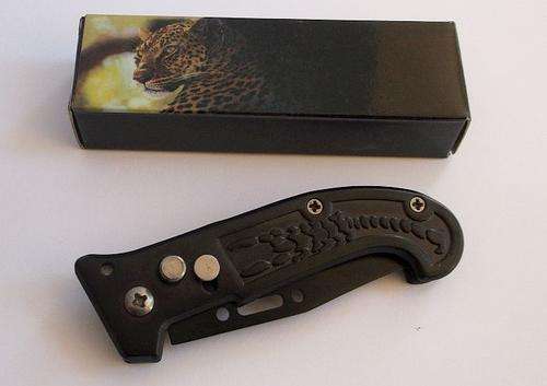 A COOL FLICK KNIFE WITH SCORPION MOTIF HANDLE AND BELT CLIP.....2 ON OFFER....LOW POSTAGE FEES !!!