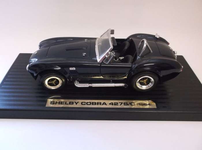 A DETAILED DIE CAST METAL 1:18 SCALE MODEL OF THE ""AWESOME"" 1964 SHELBY COBRA 427 S/C....WOW !!!!