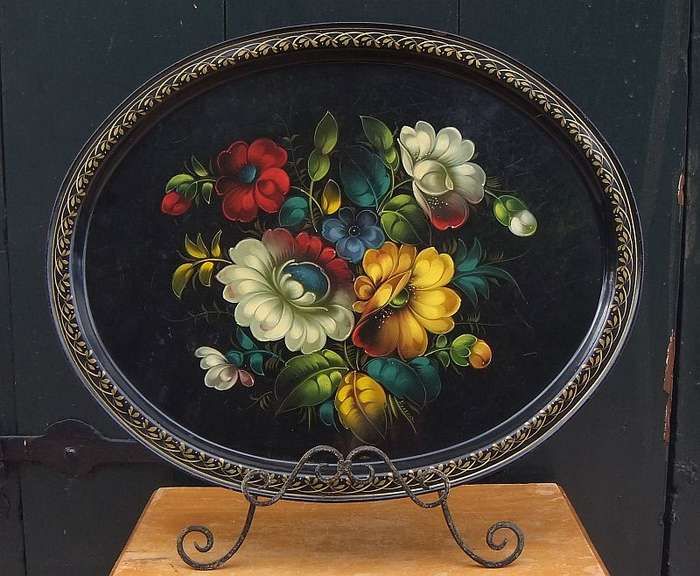 A BEAUTIFUL LARGE SIGNED HAND PAINTED RUSSIAN METAL TRAY WITH AMAZING DETAIL !! BETTER THAN PICS !!