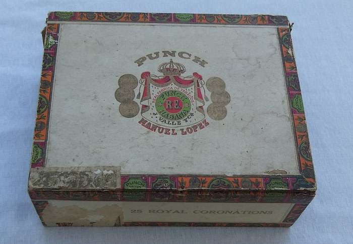COOL !! A VINTAGE CIGAR BOX WITH A GENEROUS AMOUNT OF VINTAGE CLOTHING "BADGES" ...BOY SCOUTS ETC !!
