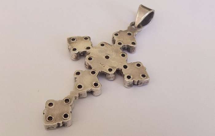 AN AMAZING "" HUGE "" SOLID STERLING SILVER CROSS PENDANT SET WITH EYE CATCHING FACETED STONES !!