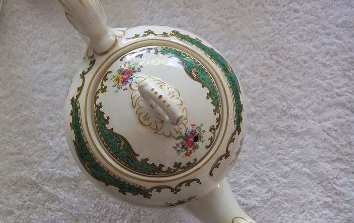 LOOK !! A STUNNING OLD PORCELAIN ESPRESSO SET BY MYOTT OF ENGLAND IN AMAZING CONDITION !! WOW !!