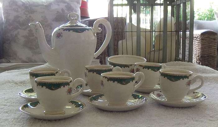 LOOK !! A STUNNING OLD PORCELAIN ESPRESSO SET BY MYOTT OF ENGLAND IN AMAZING CONDITION !! WOW !!