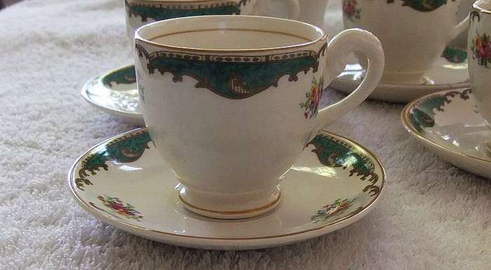 LOOK !! A STUNNING OLD PORCELAIN ESPRESSO SET BY MYOTT OF ENGLAND IN AMAZING CONDITION !! WOW !!
