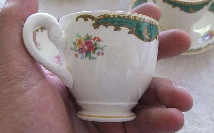 LOOK !! A STUNNING OLD PORCELAIN ESPRESSO SET BY MYOTT OF ENGLAND IN AMAZING CONDITION !! WOW !!
