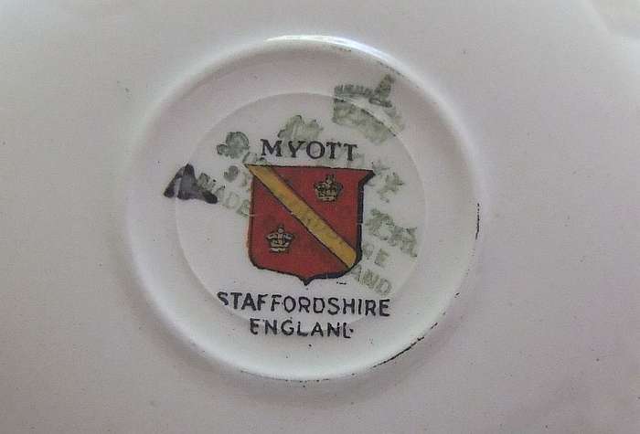 LOOK !! A STUNNING OLD PORCELAIN ESPRESSO SET BY MYOTT OF ENGLAND IN AMAZING CONDITION !! WOW !!