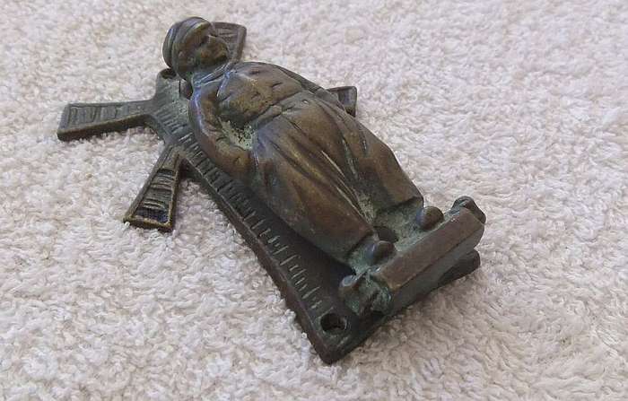 SO SWEET !! AN OLD SOLID BRONZE / BRASS DUTCH BOY WINDMILL THEME DOOR KNOCKER !!