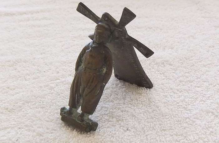 SO SWEET !! AN OLD SOLID BRONZE / BRASS DUTCH BOY WINDMILL THEME DOOR KNOCKER !!