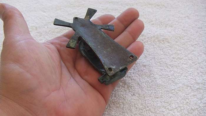 SO SWEET !! AN OLD SOLID BRONZE / BRASS DUTCH BOY WINDMILL THEME DOOR KNOCKER !!