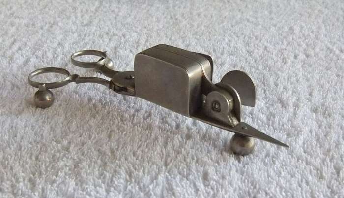 ANTIQUE CANDLE SNUFFER / WICK CUTTING TOOL ORNAMENT - NOT FUNCTIONAL