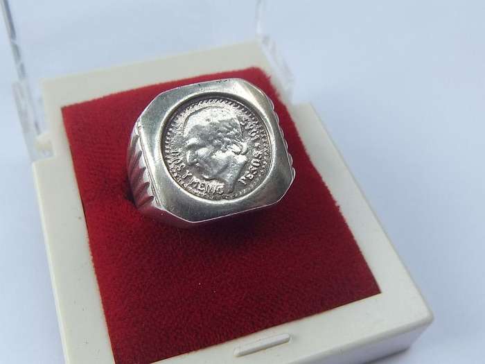 WOW !! FIT FOR THE DON...A SOLID STERLING SILVER COIN RING ...IN GREAT CONDITION !! MUST HAVE !!