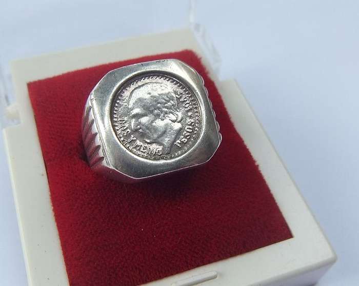 WOW !! FIT FOR THE DON...A SOLID STERLING SILVER COIN RING ...IN GREAT CONDITION !! MUST HAVE !!