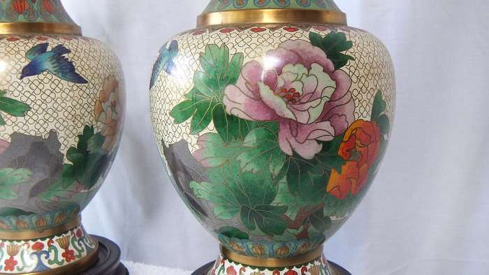 SO DIVINE , MAKES ME HAPPY .... A GORGEOUS PAIR OF CHINESE CLOISONNE VASES IN AMAZING CONDITION !!