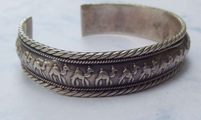A COOL ADJUSTABLE CAMEL MOTIF CUFF BANGLE !! GOOD QUALITY !! GOOD WEIGHT !! ALL IN ALL A GOOD PIECE