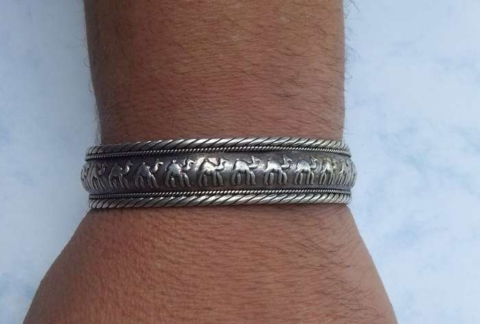 A COOL ADJUSTABLE CAMEL MOTIF CUFF BANGLE !! GOOD QUALITY !! GOOD WEIGHT !! ALL IN ALL A GOOD PIECE