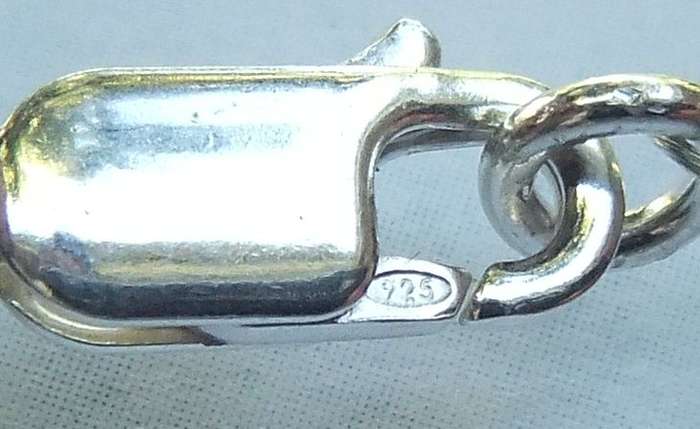 WOW !! A MAGNIFICENT GENUINE FRESHWATER PEARL BRACELET WITH A STERLING SILVER CLASP !! MUST SEE !!