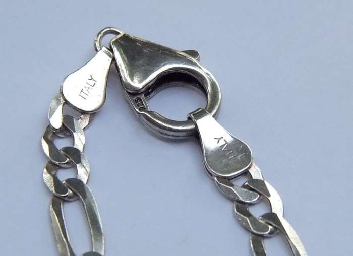 WOW !! A GREAT QUALITY FIGARO STYLE STERLING SILVER NECKLACE WITH AN OVERSIZED CLASP !! MUST HAVE !!