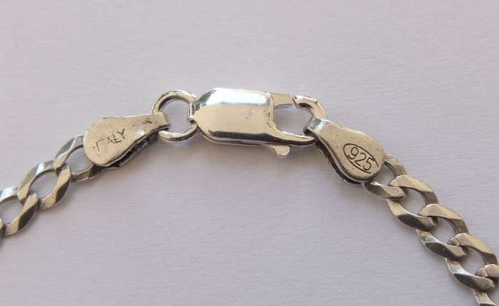 A GREAT QUALITY SOLID STERLING SILVER CURB LINK BRACELET IN GOOD CONDITION !! FREE COMBINING !! WOW