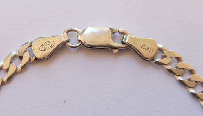 A GREAT QUALITY SOLID STERLING SILVER CUBAN LINK BRACELET IN EXCELLENT CONDITION !! FREE COMBINING !