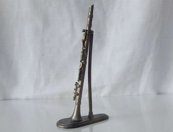 AN AMAZING RARE IN SA HANDCRAFTED SOLID PEWTER MODEL OF A CLARINET WITH STAND !! OUTSTANDING !! WOW