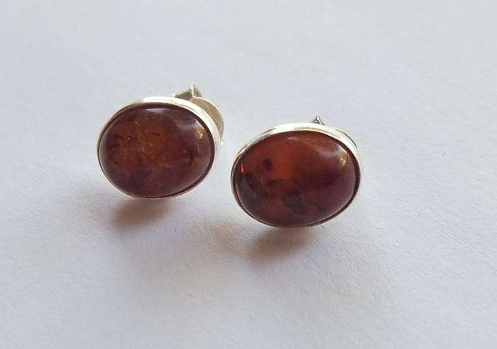 A STUNNING PAIR OF STERLING SILVER EARRINGS SET WITH CABOCHON AMBER INSETS !! FULLY TESTED !!