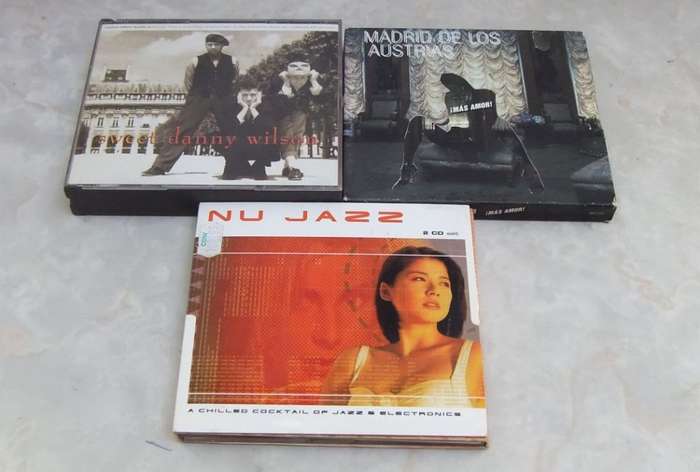 R1 START !! A COLLECTION OF 70 CDS FROM GREGORIAN CHANTS TO BLACK EYED PEAS !! MUSIC TO YOUR EARS !!