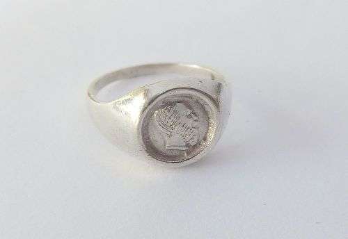 COOL FIND !! A FABULOUS VINTAGE LOOK SOLID STERLING SILVER COIN TYPE RING !! FREE COMBINING !!