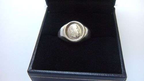 COOL FIND !! A FABULOUS VINTAGE LOOK SOLID STERLING SILVER COIN TYPE RING !! FREE COMBINING !!
