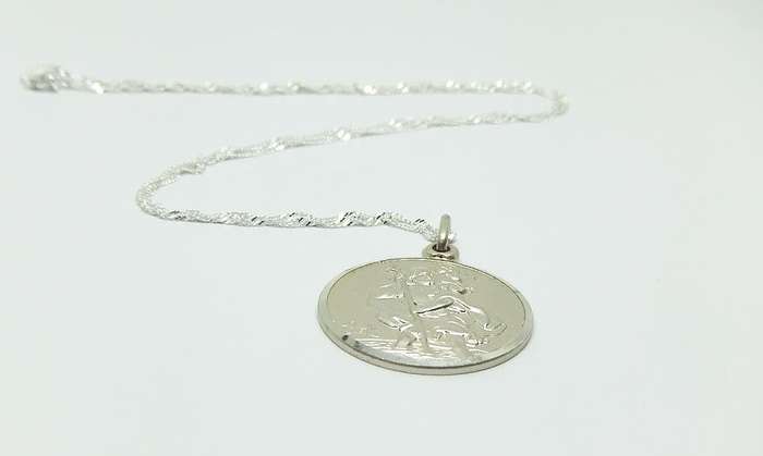 AS NEW !! A DETAILED SOLID STERLING SILVER ST CHRISTOPHER PENDANT PLUS A STERLING SILVER NECKLACE !!