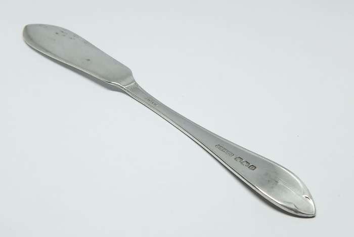 TOP CLASS !! A 1956 HALLMARKED SOLID STERLING SILVER PATE KNIFE BY A.S.P.CO OF SHEFFIELD ENGLAND !!
