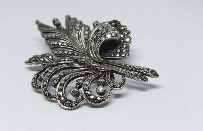 A magnificent vintage solid sterling silver leaf form brooch filled with marcasite