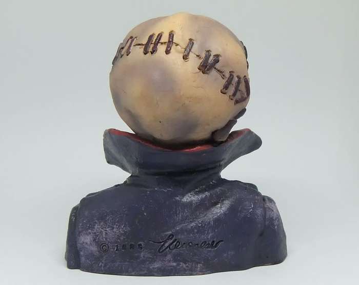 A HAUNTED LOOKING 1998 MONSTER BUST FIGURINE WITH DESIGNERS STAMP AND ORIGINAL BOX