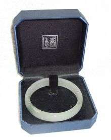 BOXED JADE BANGLE