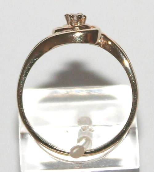 9k / 9ct gold CZ swirl RING, size N. Ready for you. Last one!