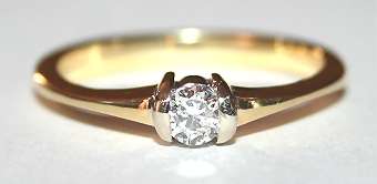Diamond Solitaire RING: solid 18ct gold