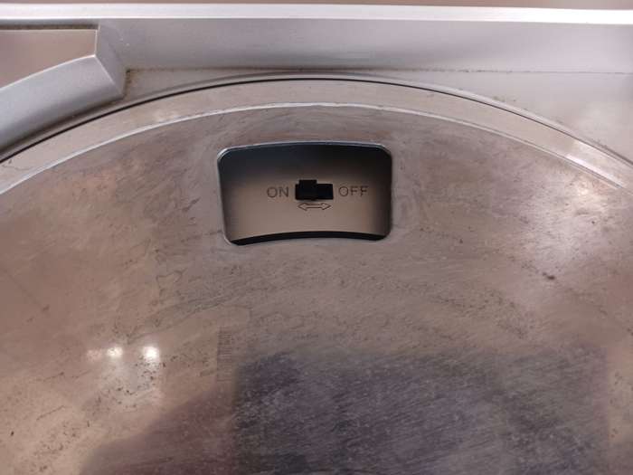 Denon - DF 29F -2005 fully automatic turntable with switchable built in phono stage.