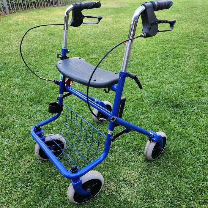 Old age walker /  Rollator 4 Wheel Deluxe Stroller / Disable Walker (Secondhand)