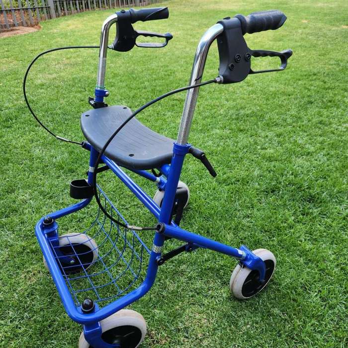 Old age walker /  Rollator 4 Wheel Deluxe Stroller / Disable Walker (Secondhand)