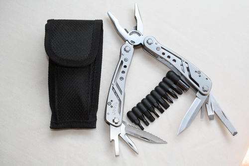Jeep (leatherman look alike) multi tool with poutch