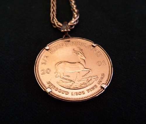 Half Krugerrand 2001 With 480 mm 9 ct gold chain. For Signature Gold only.