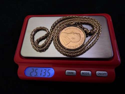 Half Krugerrand 2001 With 480 mm 9 ct gold chain. For Signature Gold only.