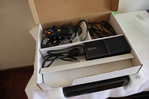 XBOX ONE CONSOLE 1 TB WITH ONE CONTROL AND ONE GAME IN BOX