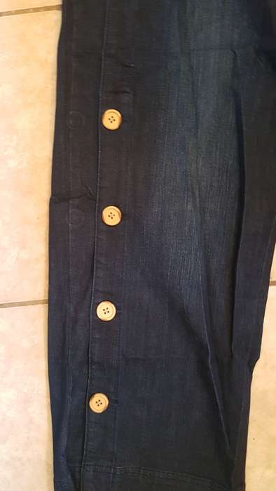 Ladies 3/4 jean. Size Large