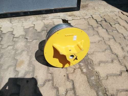 Solar powered radio tower strobe light