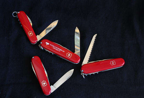 swiss army knife,victorinox,red,pocket knife