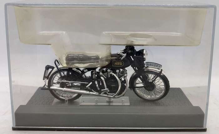 **Rare/Pre-loved** 1/24 IXO/Edicola Motorcycle - Vincent HRD Black Shadow 1954 - Black