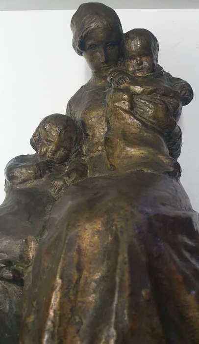 ORIGINAL Italian Signed Decimo Passani ` HOMELESS ` Bronze Sculpture ( 1907- 1940 )