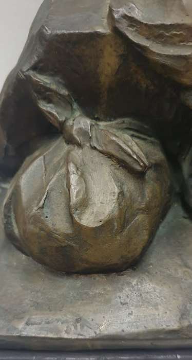 ORIGINAL Italian Signed Decimo Passani ` HOMELESS ` Bronze Sculpture ( 1907- 1940 )