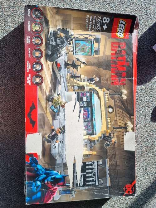 LEGO DC Batman Batcave : The Riddler Face-off 76183 (581 Pieces) BRAND NEW BOX DAMAGED!